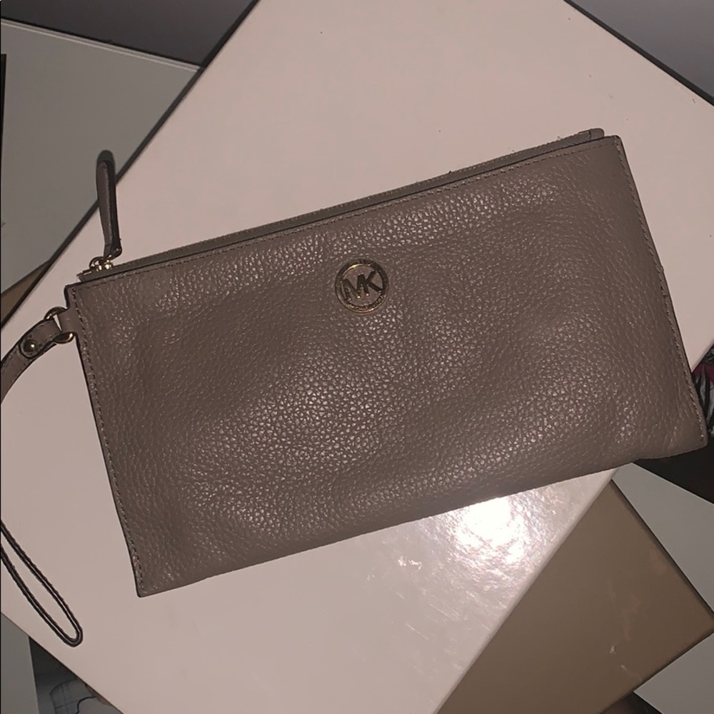 Micheal Kors Wristlet